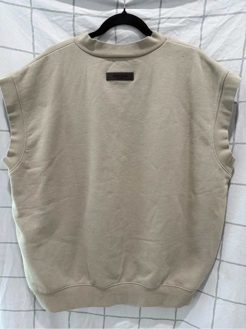 Essentials Unisex Beige V-Neck Sleeveless Pullover